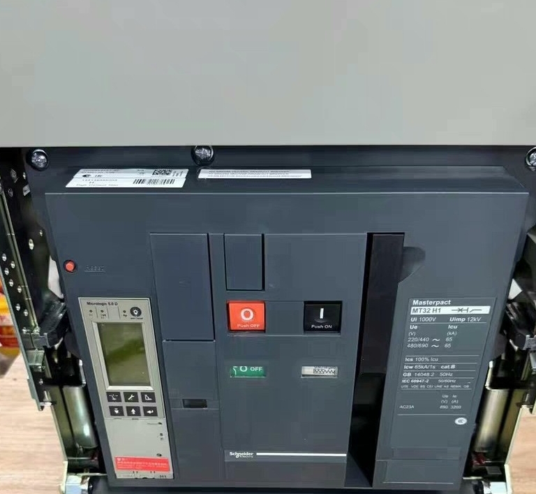 1777297184313880.jpg Schneider circuit breakers.jpg
